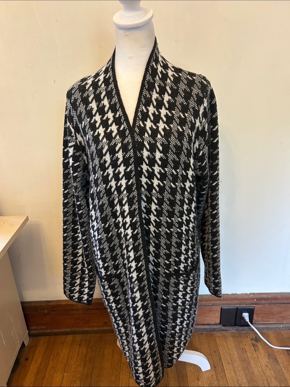 Fortune & Ivy Black & White Houndstooth Open-Front Cardigan Size L NWOT
